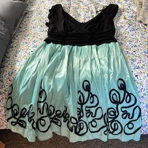 Worn once for a wedding, black and teal nice dress